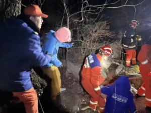 ��һ��һ�ο��ڻ���Ͽ������ʯ����ˮʧ������������˭���ף�